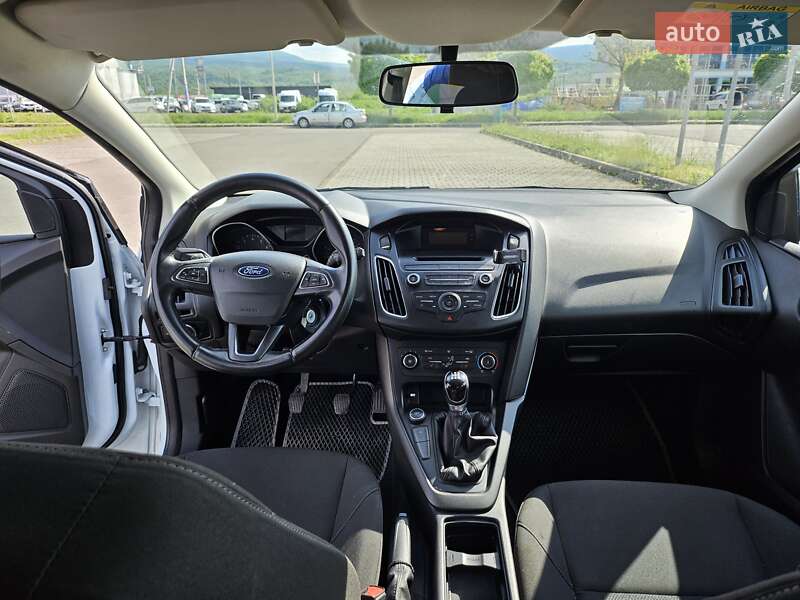 Хэтчбек Ford Focus 2015 в Тячеве