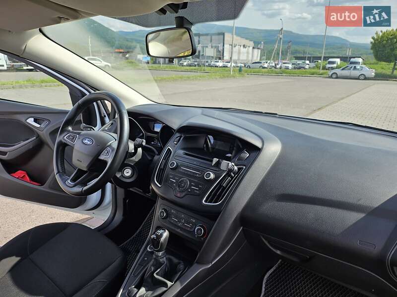 Хэтчбек Ford Focus 2015 в Тячеве