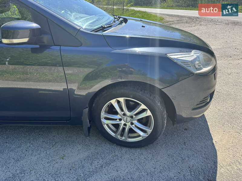 Хэтчбек Ford Focus 2010 в Радивилове
