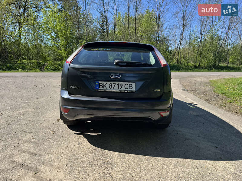 Хэтчбек Ford Focus 2010 в Радивилове