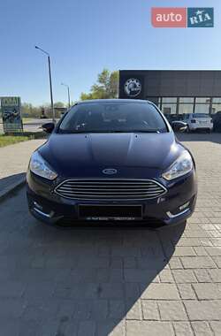 Седан Ford Focus 2015 в 