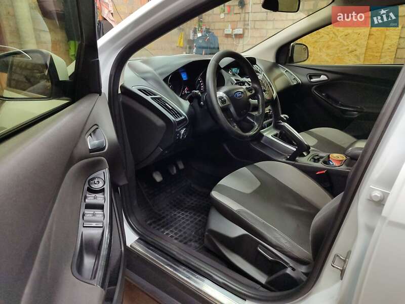 Хетчбек Ford Focus 2013 в Синельниковому