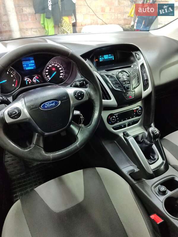 Хетчбек Ford Focus 2013 в Синельниковому