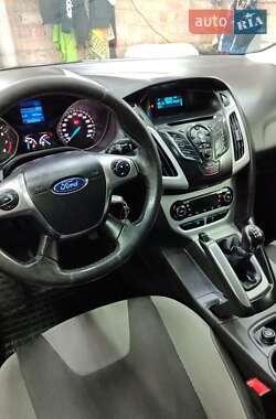 Хетчбек Ford Focus 2013 в 