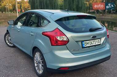 Хэтчбек Ford Focus 2012 в 