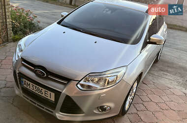 Хэтчбек Ford Focus 2011 в 