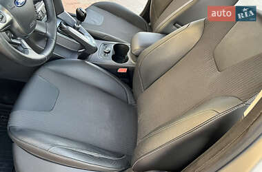 Хэтчбек Ford Focus 2011 в 