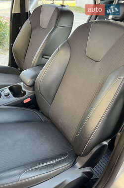 Хэтчбек Ford Focus 2011 в 