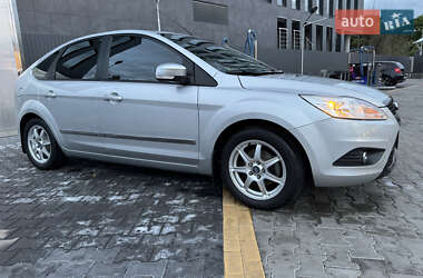 Хэтчбек Ford Focus 2010 в 