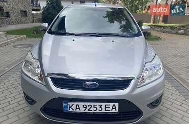 Хэтчбек Ford Focus 2010 в 