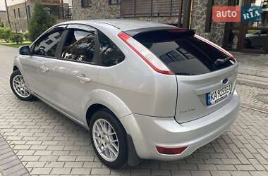 Хэтчбек Ford Focus 2010 в 