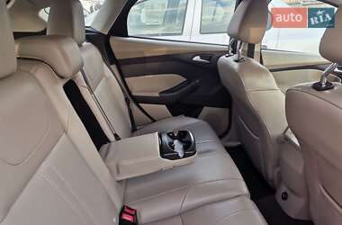 Хэтчбек Ford Focus 2011 в 