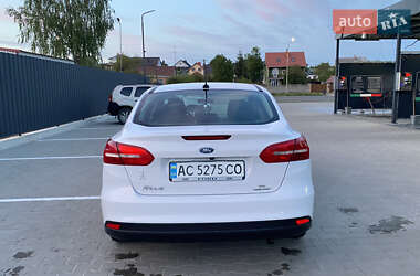 Седан Ford Focus 2015 в 