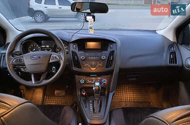 Седан Ford Focus 2015 в 