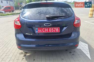 Хэтчбек Ford Focus 2012 в 