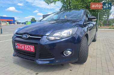 Хэтчбек Ford Focus 2012 в 