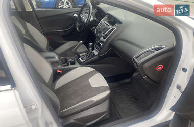 Хэтчбек Ford Focus 2013 в 