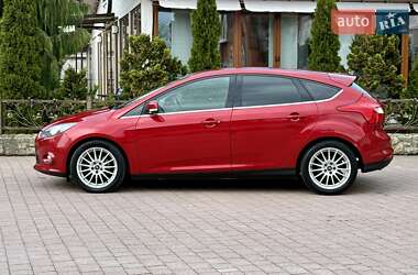 Хэтчбек Ford Focus 2011 в 