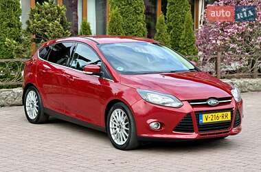 Хэтчбек Ford Focus 2011 в 