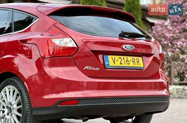 Хэтчбек Ford Focus 2011 в 