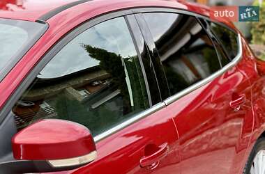 Хэтчбек Ford Focus 2011 в 