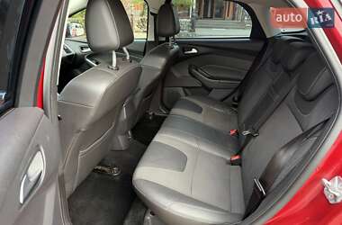 Хэтчбек Ford Focus 2011 в 