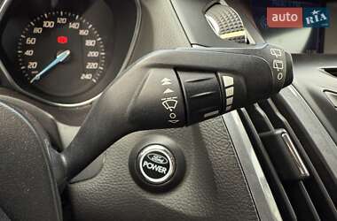 Хэтчбек Ford Focus 2011 в 