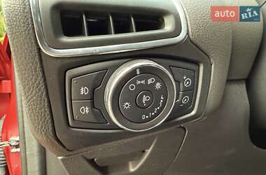 Хэтчбек Ford Focus 2011 в 