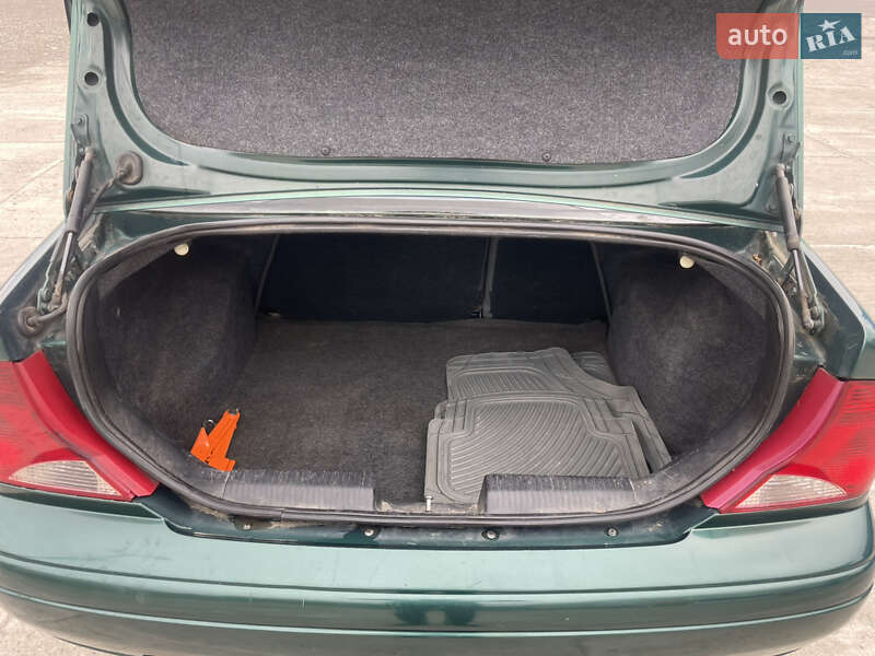 Седан Ford Focus 2000 в Солотвине
