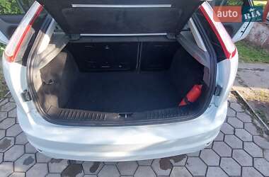 Хэтчбек Ford Focus 2011 в 