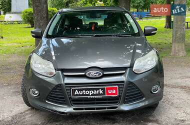 Хэтчбек Ford Focus 2012 в 
