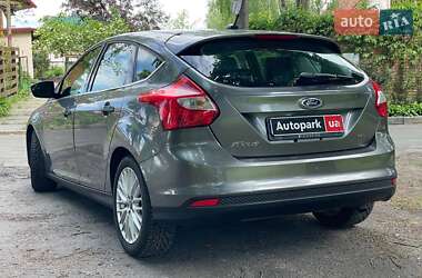 Хэтчбек Ford Focus 2012 в 