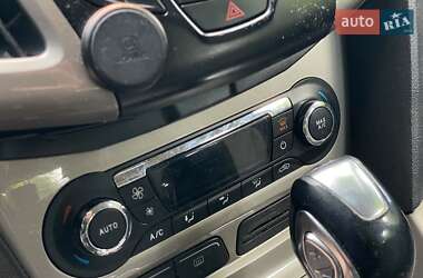 Хэтчбек Ford Focus 2012 в 
