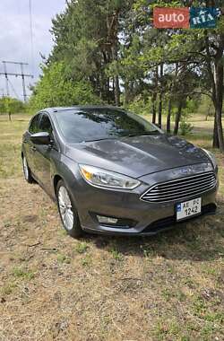 Хетчбек Ford Focus 2015 в Дніпрі