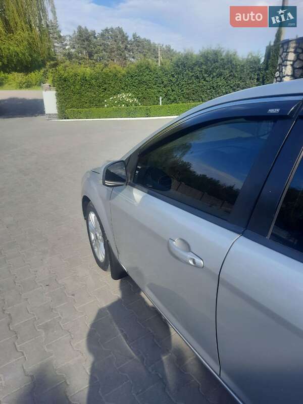 Хэтчбек Ford Focus 2009 в Волочиске