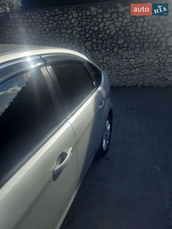 Хэтчбек Ford Focus 2009 в Волочиске