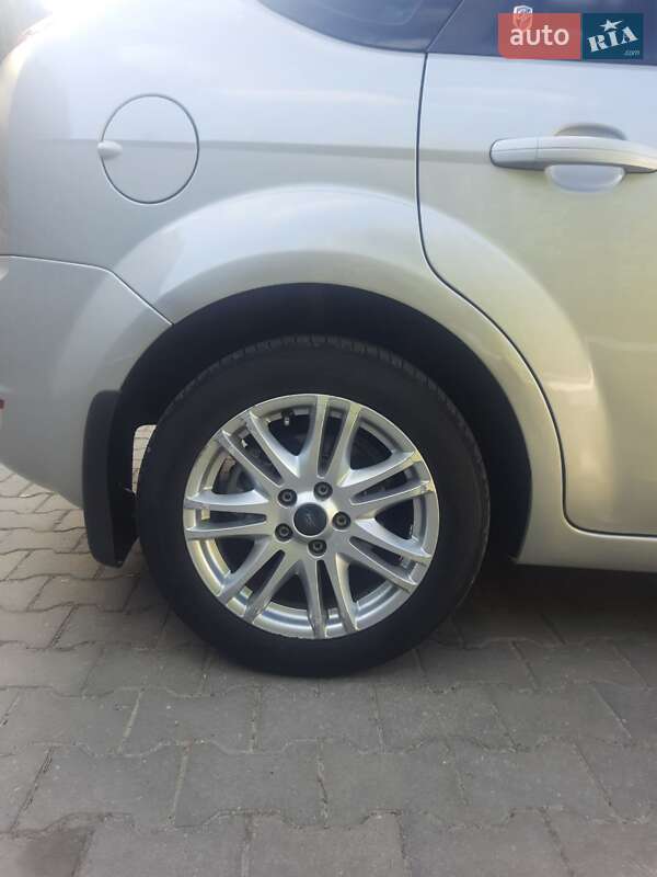 Хэтчбек Ford Focus 2009 в Волочиске