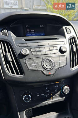 Седан Ford Focus 2015 в 