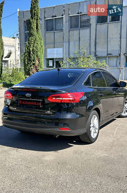 Седан Ford Focus 2015 в 