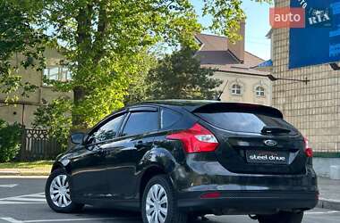 Хэтчбек Ford Focus 2011 в 