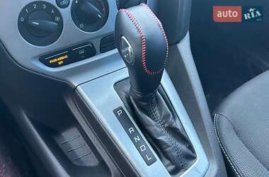 Хэтчбек Ford Focus 2011 в 
