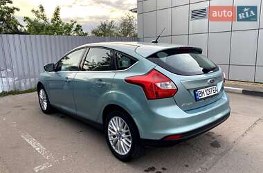 Хэтчбек Ford Focus 2011 в 
