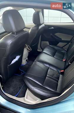 Хэтчбек Ford Focus 2011 в 