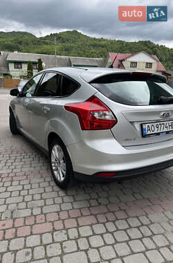 Хетчбек Ford Focus 2011 в 
