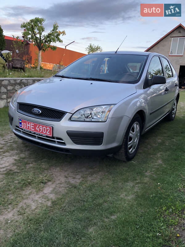 Хэтчбек Ford Focus 2005 в 