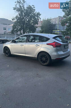 Хетчбек Ford Focus 2015 в 