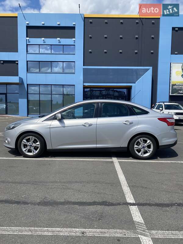 Седан Ford Focus 2013 в Софиевской Борщаговке