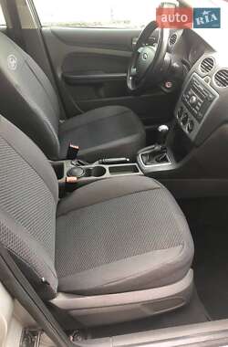 Хэтчбек Ford Focus 2006 в 