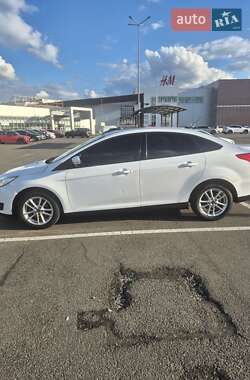 Седан Ford Focus 2015 в 