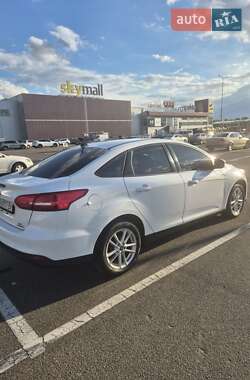 Седан Ford Focus 2015 в 